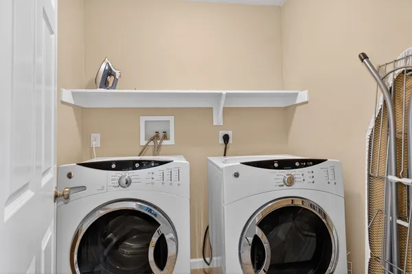 $569,900 | 27 Autumn Lane, Unit 27, Northborough, MA 01532