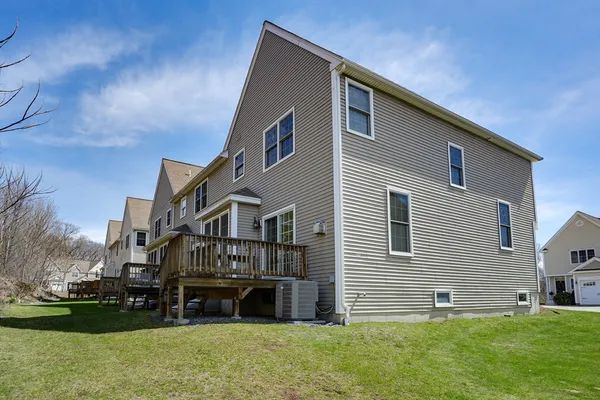 $569,900 | 27 Autumn Lane, Unit 27, Northborough, MA 01532