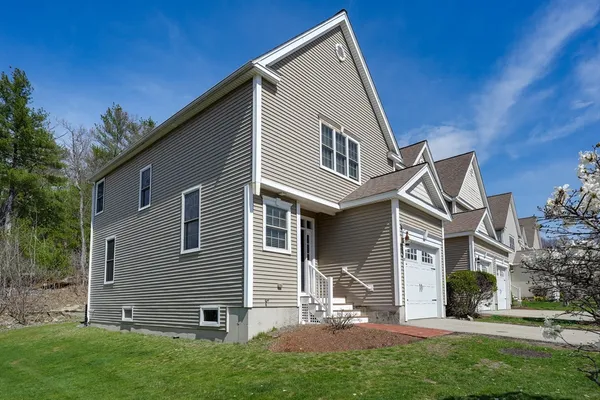 $569,900 | 27 Autumn Lane, Unit 27, Northborough, MA 01532