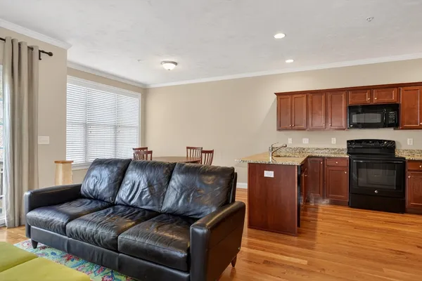 $569,900 | 27 Autumn Lane, Unit 27, Northborough, MA 01532