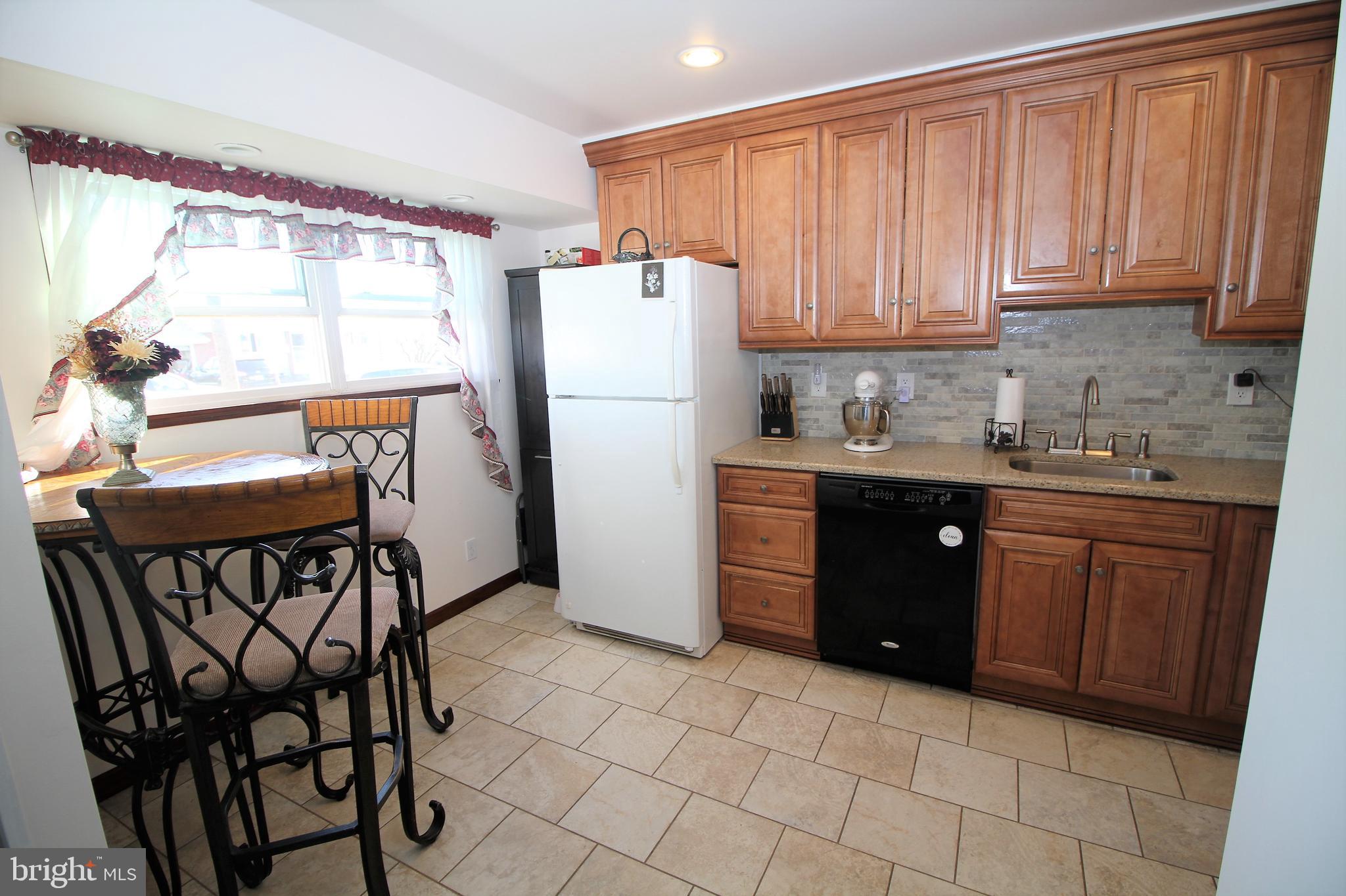 76 Falmouth Road Hamilton, NJ 08620 - Photo 4 of 19 Gallery Image 4