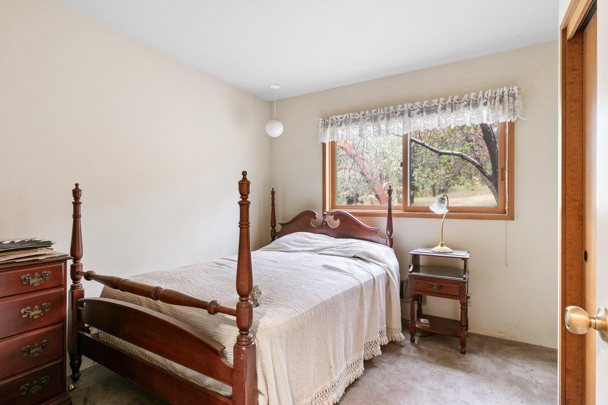 8025 Rapp Lane Talent, OR 97540 - Photo 18 of 40 18-web-or-mls-IMGM1480