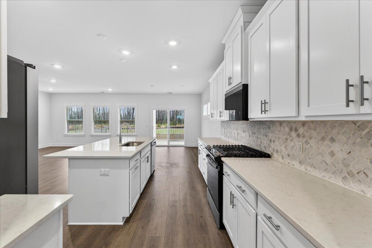 357 Calm Water Way Summerville, SC 29486 - Photo 10 of 60 13-Maddie Breggia - DSC04216