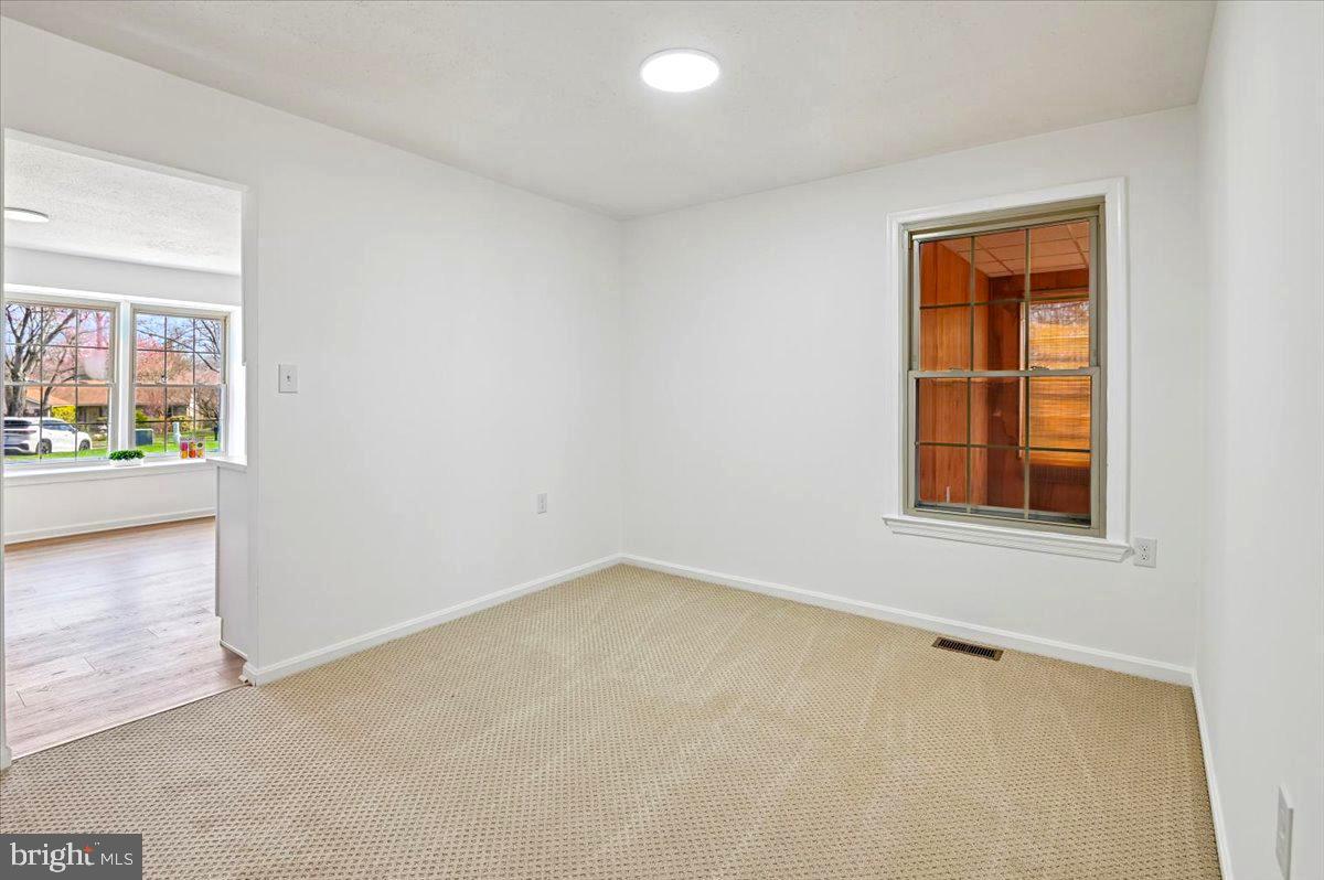 860 Woodmont Road Annapolis, MD 21401 - Photo 14 of 55 Dining Area