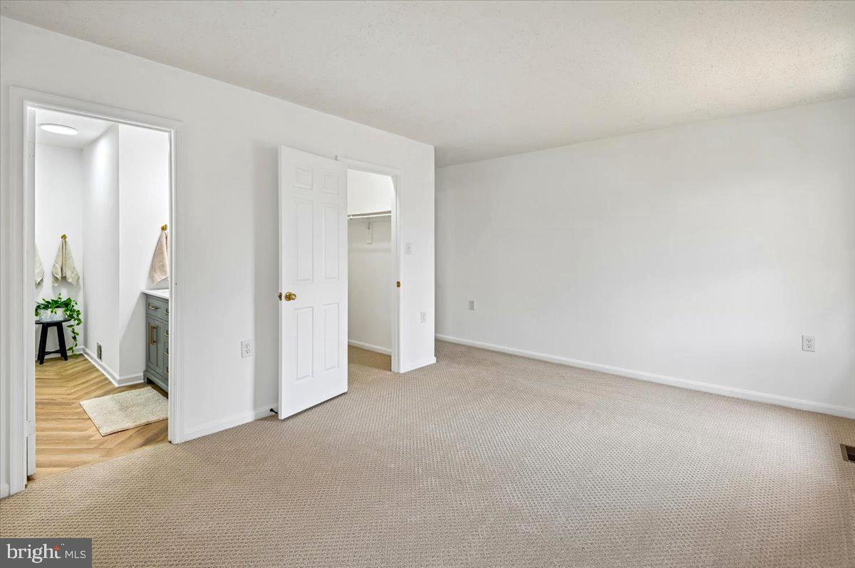 860 Woodmont Road Annapolis, MD 21401 - Photo 15 of 55 Primary Suite with attached Full Bath
