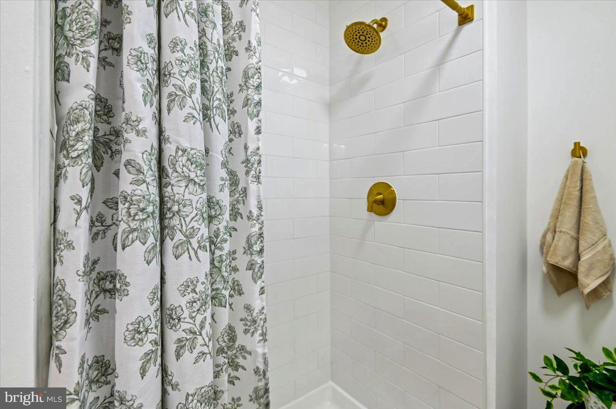 860 Woodmont Road Annapolis, MD 21401 - Photo 17 of 55 Gorgeous Primary Bath