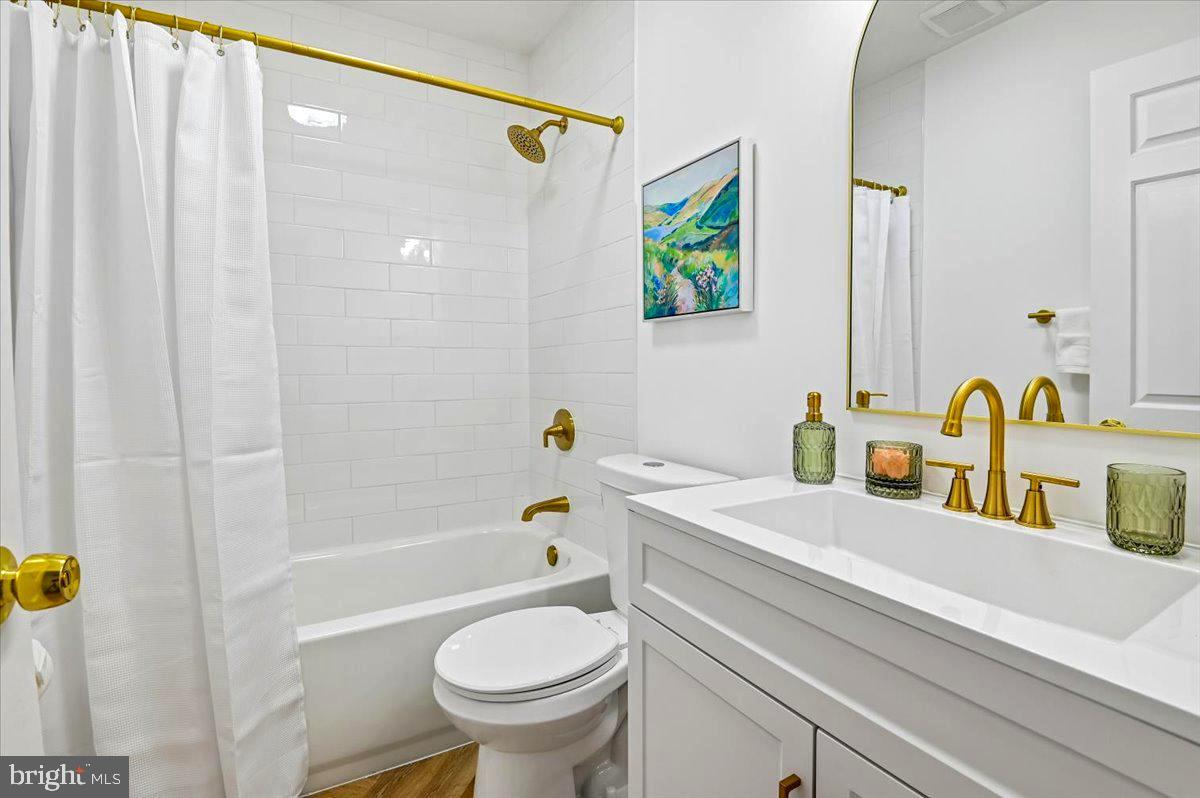 860 Woodmont Road Annapolis, MD 21401 - Photo 21 of 55 Beautiful Hall Bath