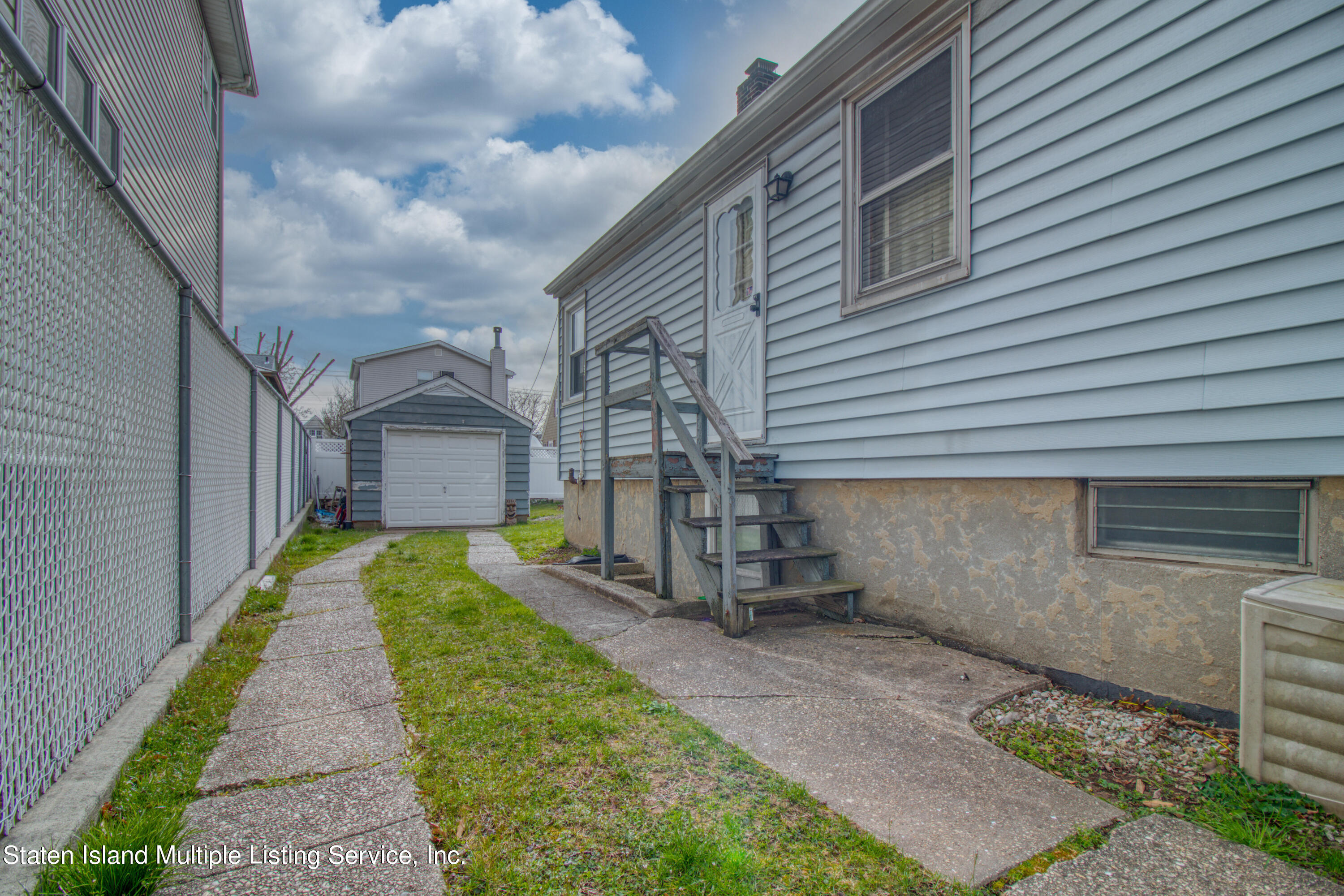 331 Willowbrook Road Staten Island, NY 10314 - Photo 20 of 22 331 Willowbrook Road-17