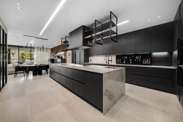 $16,900,000 | 342 S Parkway, Golden Beach, FL 33160