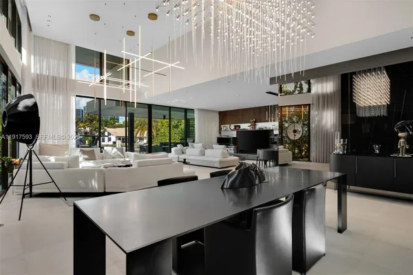 $16,900,000 | 342 S Parkway, Golden Beach, FL 33160