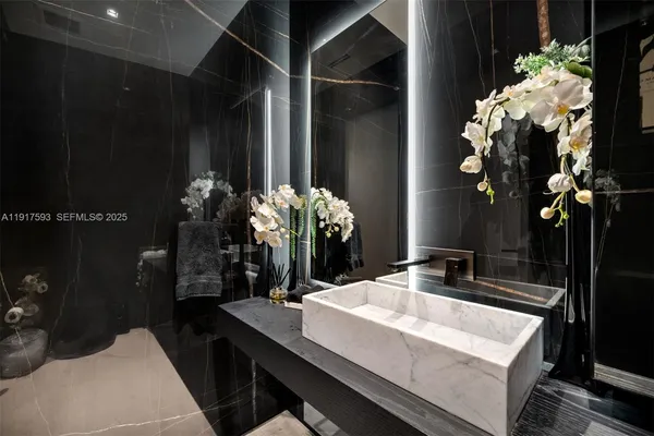 $16,900,000 | 342 S Parkway, Golden Beach, FL 33160