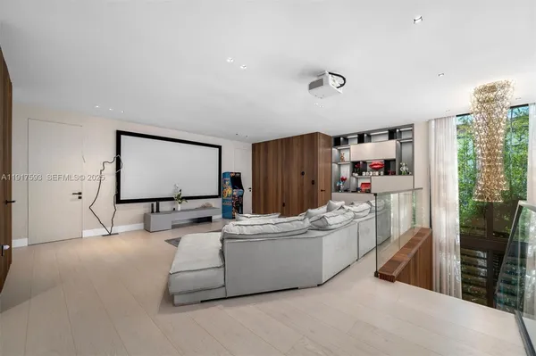 $16,900,000 | 342 S Parkway, Golden Beach, FL 33160