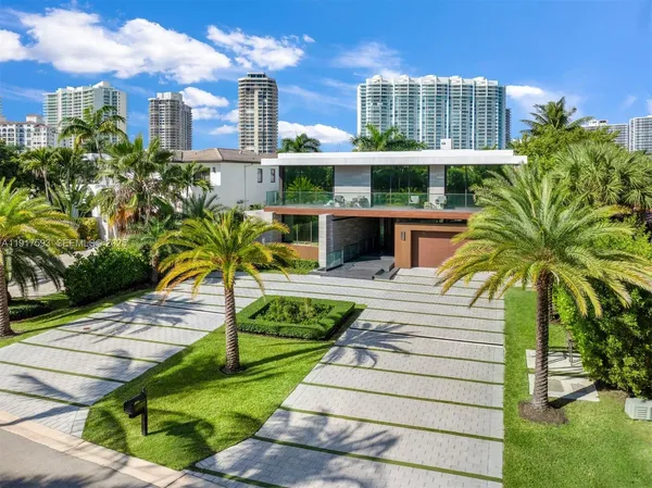 $16,900,000 | 342 S Parkway, Golden Beach, FL 33160