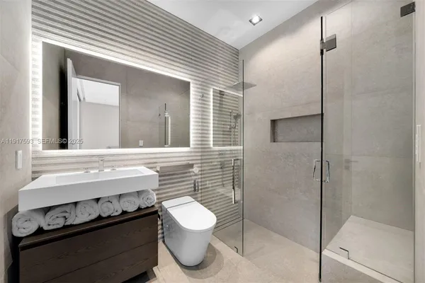 $16,900,000 | 342 S Parkway, Golden Beach, FL 33160