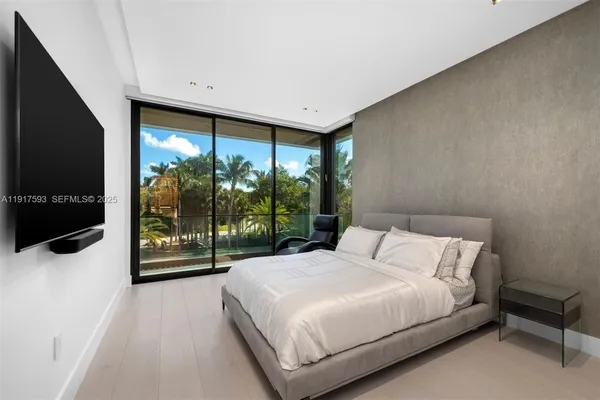 $16,900,000 | 342 S Parkway, Golden Beach, FL 33160