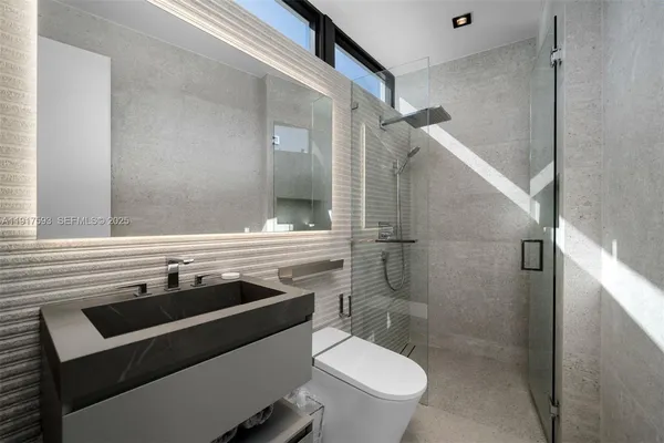 $16,900,000 | 342 S Parkway, Golden Beach, FL 33160