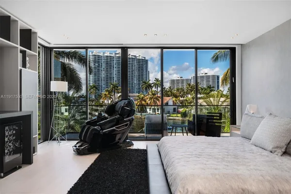 $16,900,000 | 342 S Parkway, Golden Beach, FL 33160