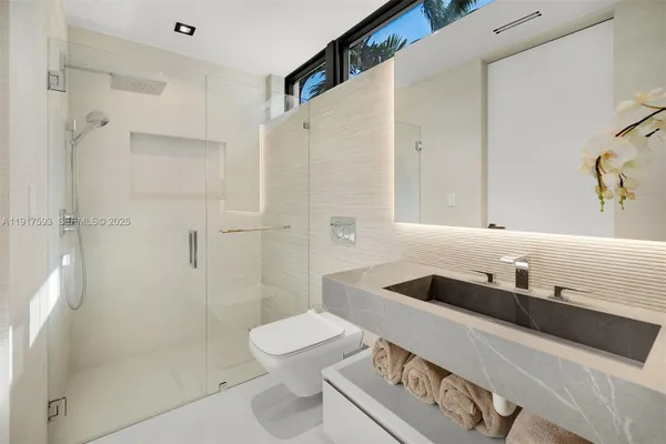 $16,900,000 | 342 S Parkway, Golden Beach, FL 33160