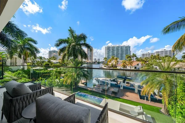 $16,900,000 | 342 S Parkway, Golden Beach, FL 33160