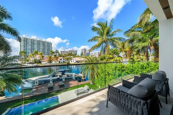 $16,900,000 | 342 S Parkway, Golden Beach, FL 33160