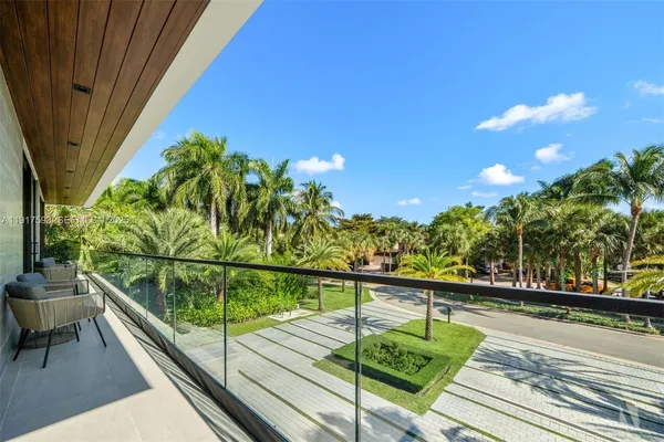 $16,900,000 | 342 S Parkway, Golden Beach, FL 33160