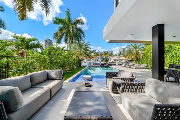 $16,900,000 | 342 S Parkway, Golden Beach, FL 33160