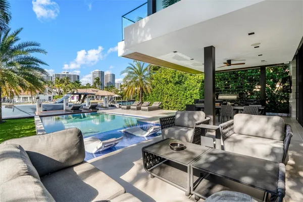 $16,900,000 | 342 S Parkway, Golden Beach, FL 33160