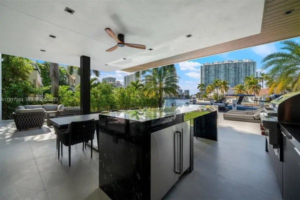 $16,900,000 | 342 S Parkway, Golden Beach, FL 33160
