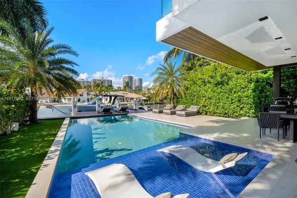 $16,900,000 | 342 S Parkway, Golden Beach, FL 33160