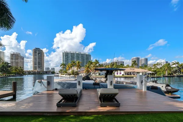 $16,900,000 | 342 S Parkway, Golden Beach, FL 33160