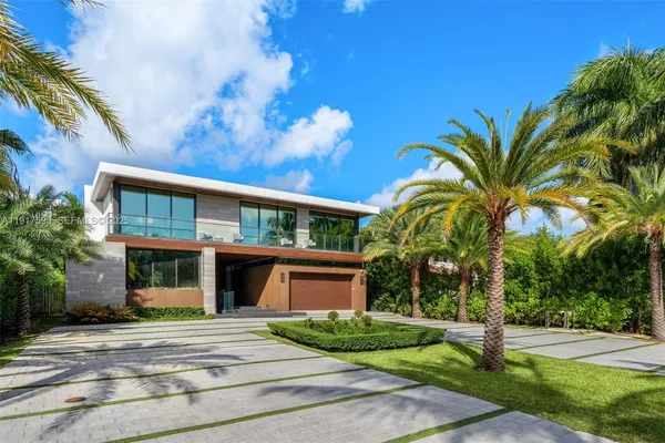 $16,900,000 | 342 S Parkway, Golden Beach, FL 33160