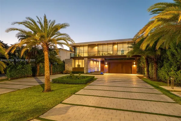 $16,900,000 | 342 S Parkway, Golden Beach, FL 33160