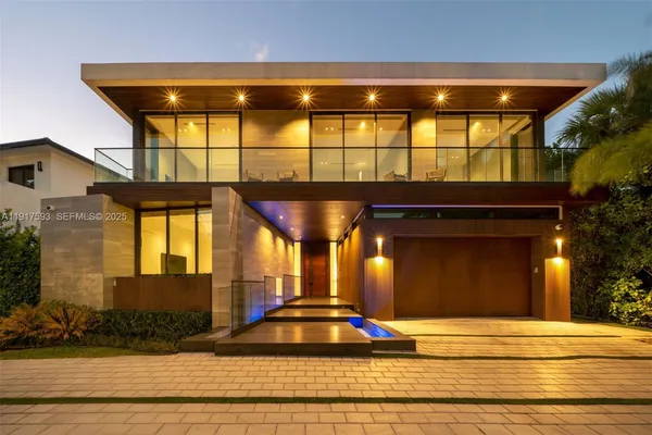 $16,900,000 | 342 S Parkway, Golden Beach, FL 33160