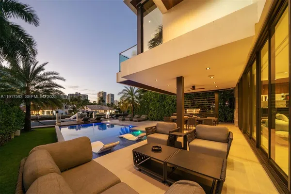 $16,900,000 | 342 S Parkway, Golden Beach, FL 33160