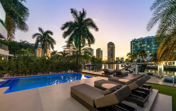 $16,900,000 | 342 S Parkway, Golden Beach, FL 33160