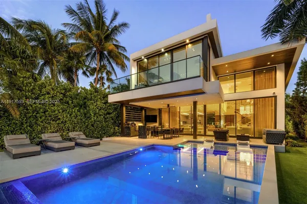 $16,900,000 | 342 S Parkway, Golden Beach, FL 33160
