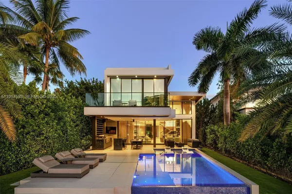 $16,900,000 | 342 S Parkway, Golden Beach, FL 33160