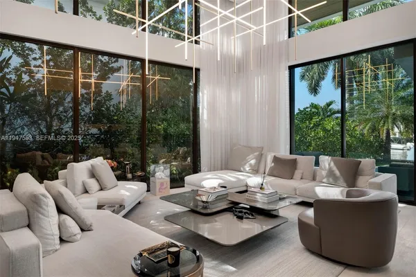 $16,900,000 | 342 S Parkway, Golden Beach, FL 33160