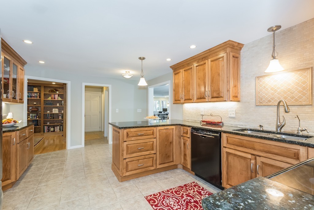 26 Wiles Farm Road Northborough, MA 01532 - Photo 7 of 30 Gallery Image 7