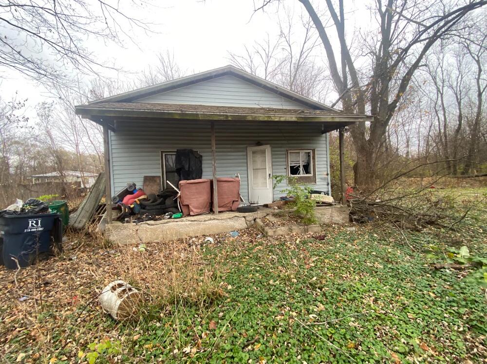 212 Oak Street La Porte, IN 46350 - Photo 1 of 16 1000x748