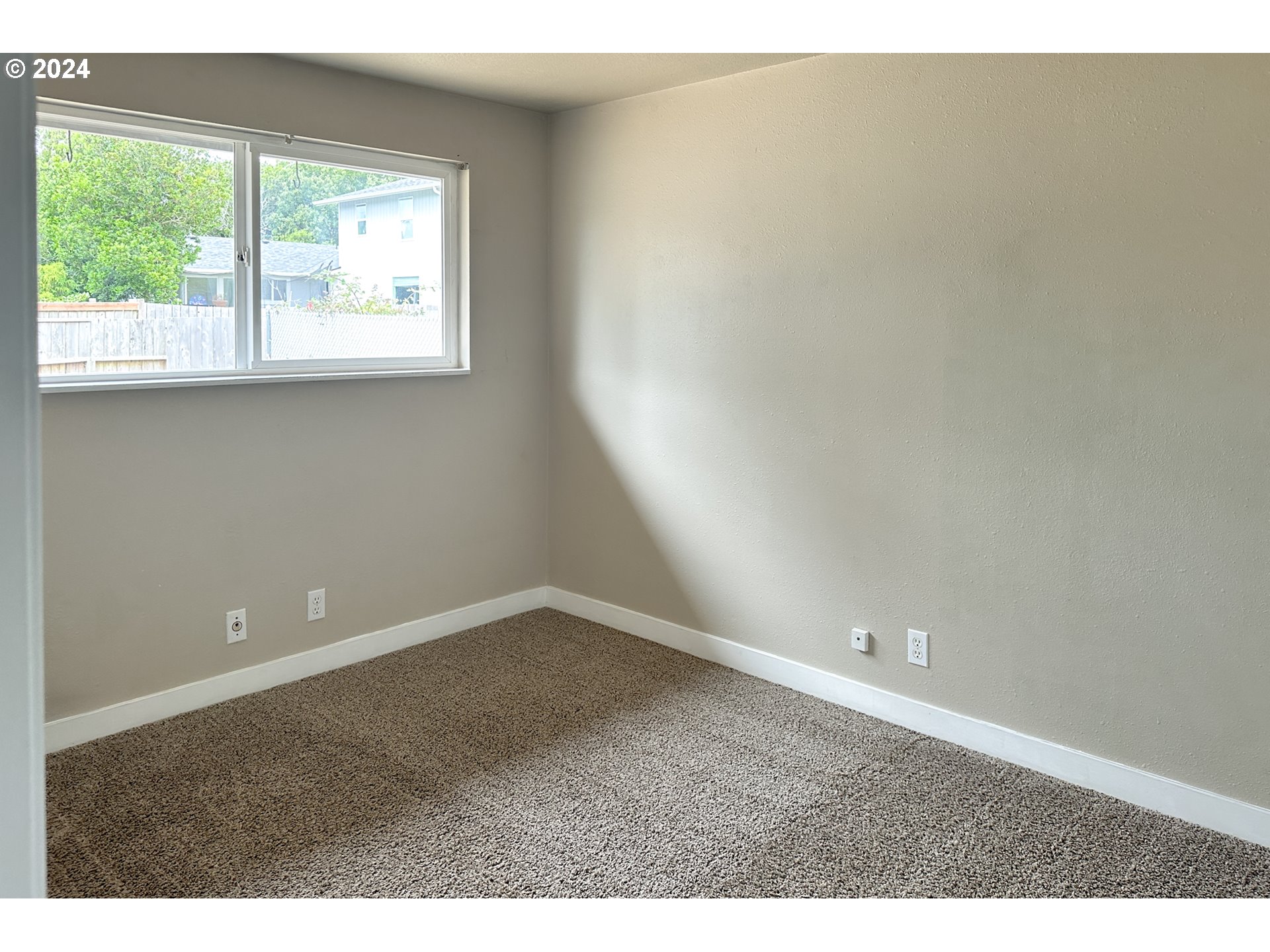 1035 7th Street Florence, OR 97439 - Photo 12 of 29 Bedroom