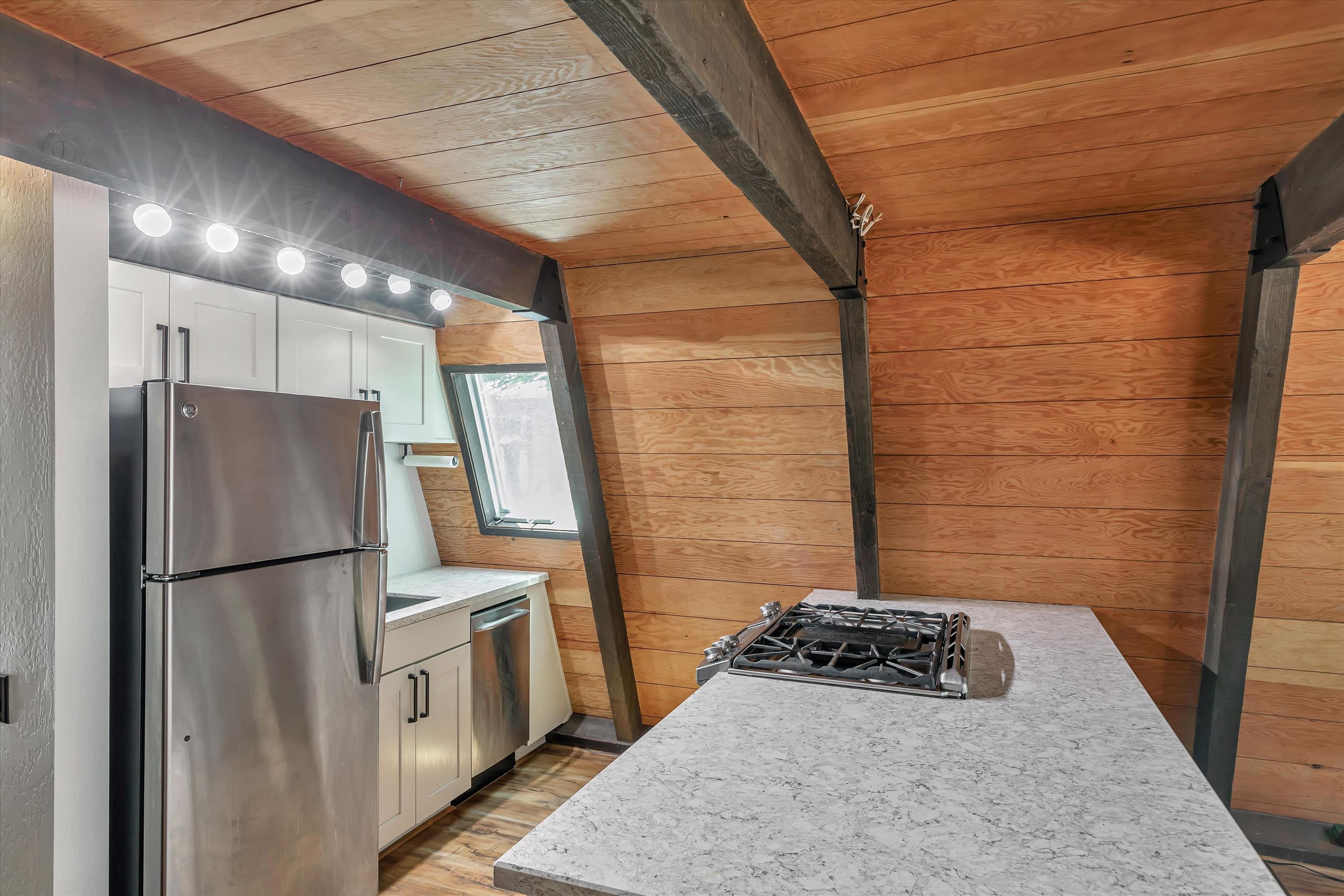 11864 Baden Road Truckee, CA 96161 - Photo 7 of 21 Gallery Image 7