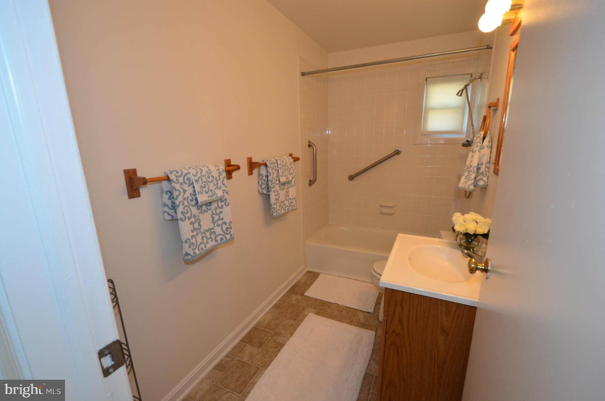 1724 Melbourne Road Baltimore, MD 21222 - Photo 19 of 23 Bath