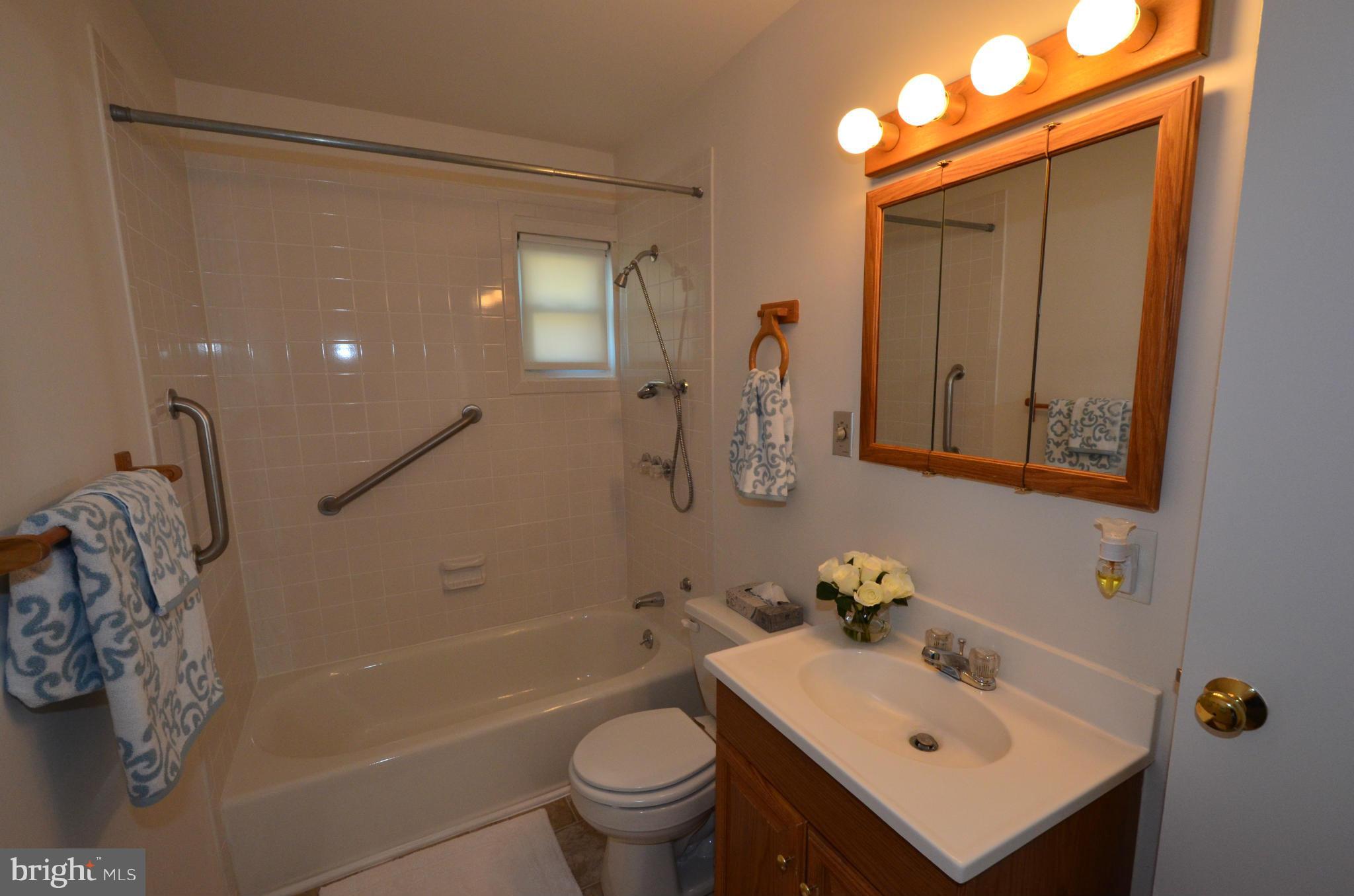 1724 Melbourne Road Baltimore, MD 21222 - Photo 20 of 23 Bath