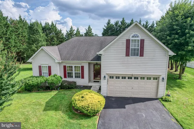 a view of house with backyard and garden