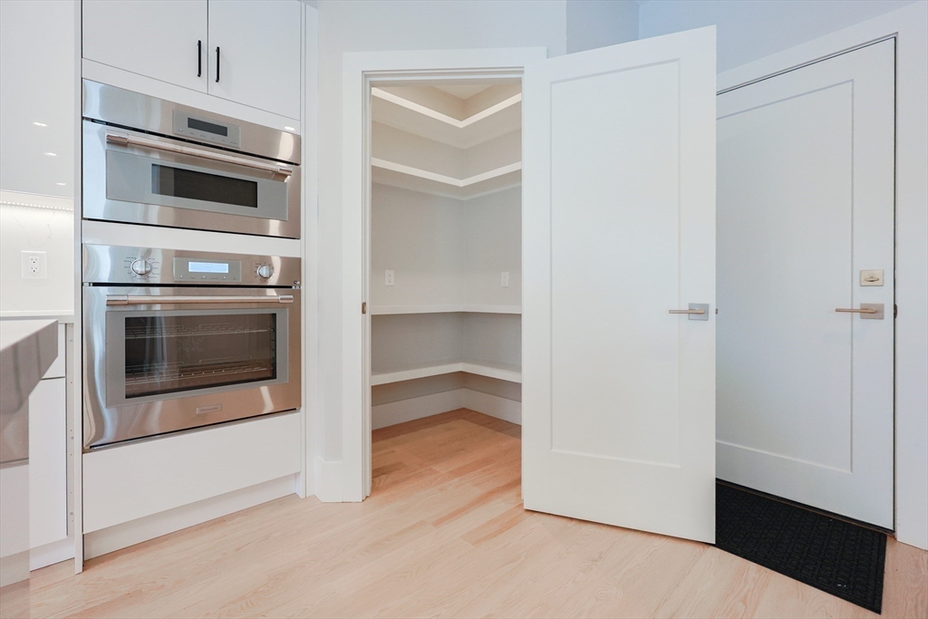 23 Pilgrim Road Wellesley, MA 02481 - Photo 11 of 30