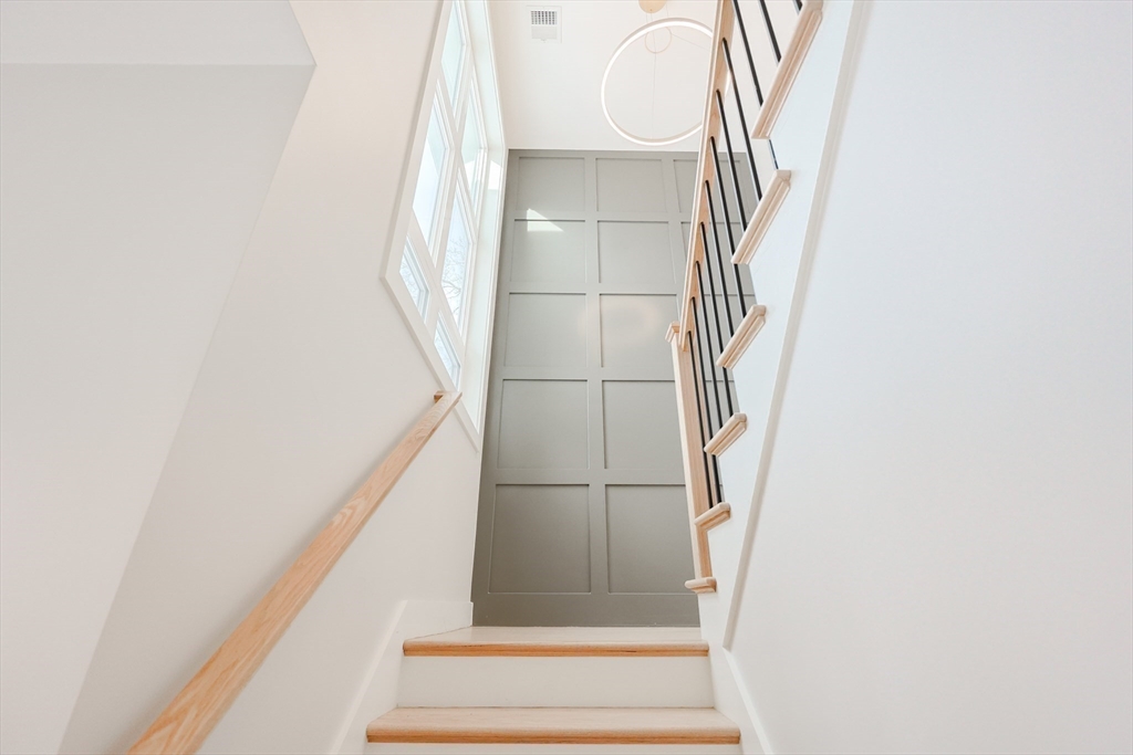 23 Pilgrim Road Wellesley, MA 02481 - Photo 13 of 30