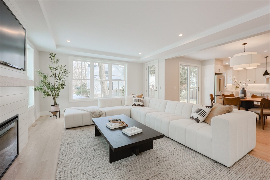 23 Pilgrim Road Wellesley, MA 02481 - Photo 3 of 30