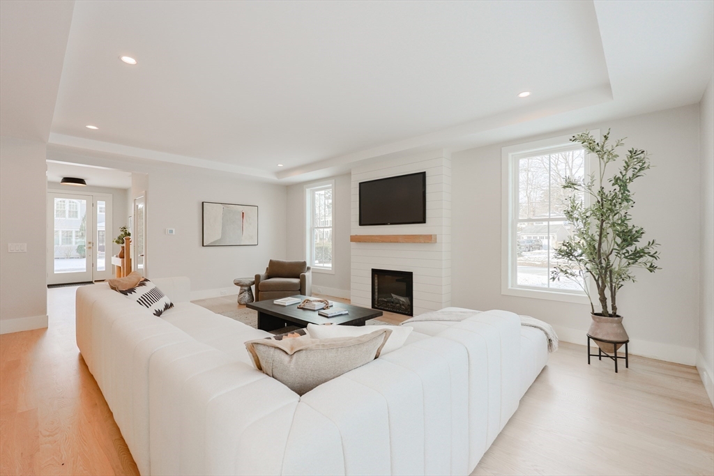 23 Pilgrim Road Wellesley, MA 02481 - Photo 4 of 30