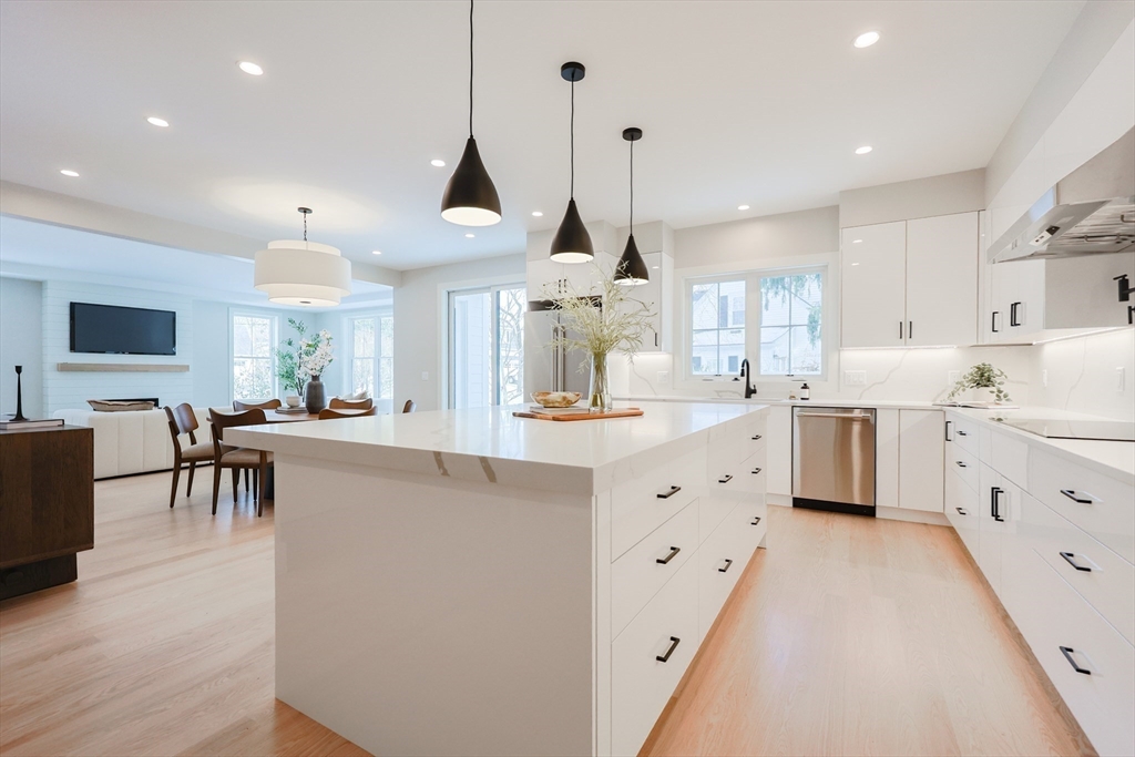 23 Pilgrim Road Wellesley, MA 02481 - Photo 8 of 30